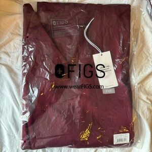 Men’s FIGS Chisec Three-Pocket Scrub Top and Axim Cargo Scrub Pants